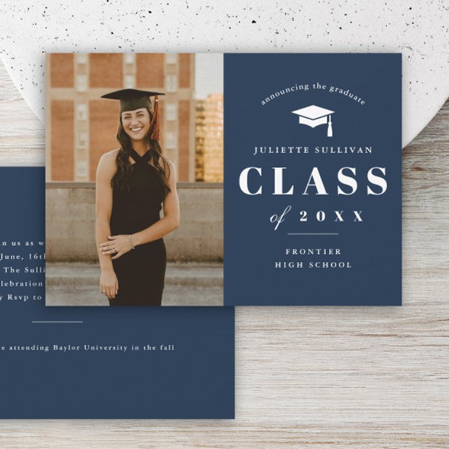 Studentfest av minimal typ för foto inbjudningar (Navy blue Photo graduation invitation announcement card.)