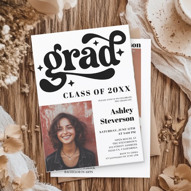 Studentfest för fet Retro Black Groovy 2-foton Inbjudningar (Bold Retro Black Groovy 2 photos Graduation Party Invitation)