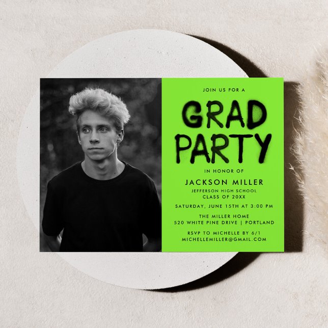 Studentfest för grön sprejfärg för kalk inbjudningar (Skapare uppladdad)