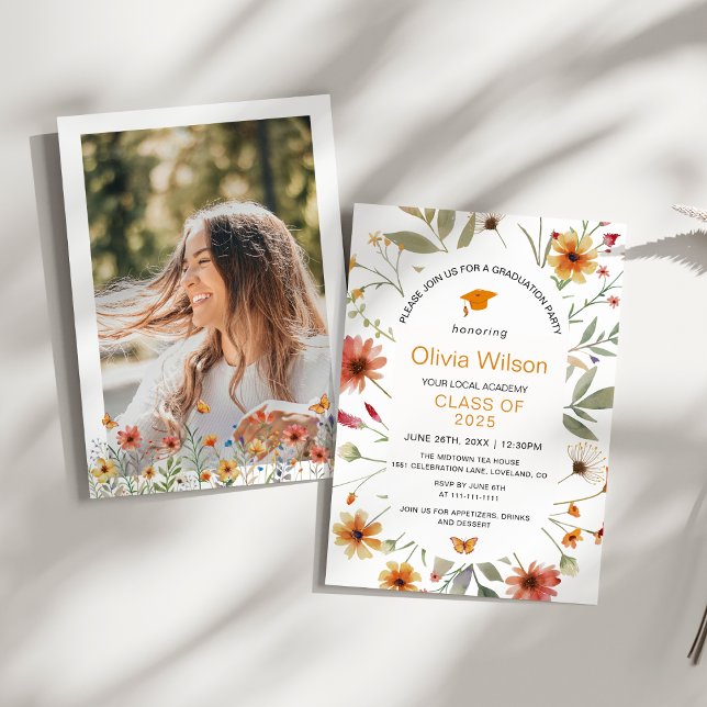 Studentfesten Boho Watercolor Wildblomfoto Inbjudningar (Boho Watercolor Graduation Party Invitation – Wildflower & Butterfly – Whimsical Keepsake)