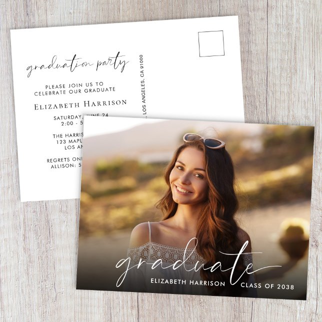 Studentfesten elegant White Script Photo Inbjudan Vykort (Elegant White Script Photo Graduation Party Invitation Postcard)