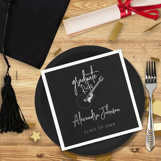 Studentfesten Guitar för aktuellt Trendig-skript Pappersservett (Modern trendy black and white minimalist guitar themed graduation party custom napkin)