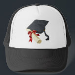Studentmössa & diplom truckerkeps<br><div class="desc">Svart studentendiplomhatt och diplomparchment som är hoprullad och säkras med ett rött crimson kulört band</div>