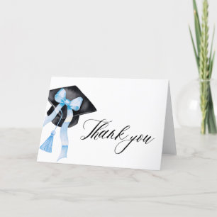 Studentmössan Modern Dusty Blue Bow Coquette Tack Kort