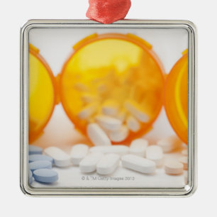 Studio som skjutas av medicinflaskan med pills julgransprydnad metall