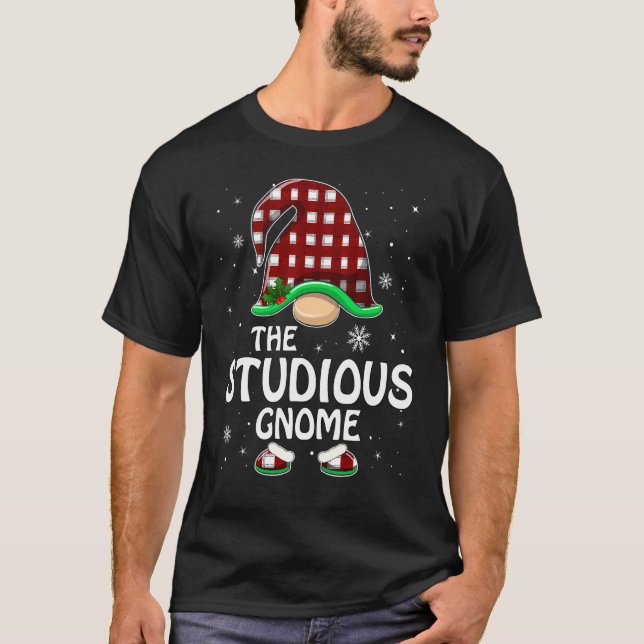 Studious Gnome Buffalo Röd Karo Matchande Familj C T Shirt (Framsida)