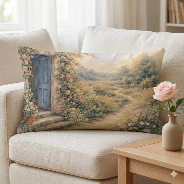 Stugträdgård Blå Dörr Blommig Stig Scen Lumbarkudde (Cottage Garden Blue Door Floral Path Scene Lumbar Pillow)