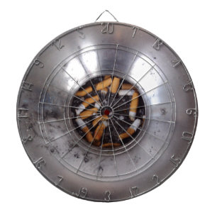 Stumpar i silverrökareaskfatet som är roligt darttavla