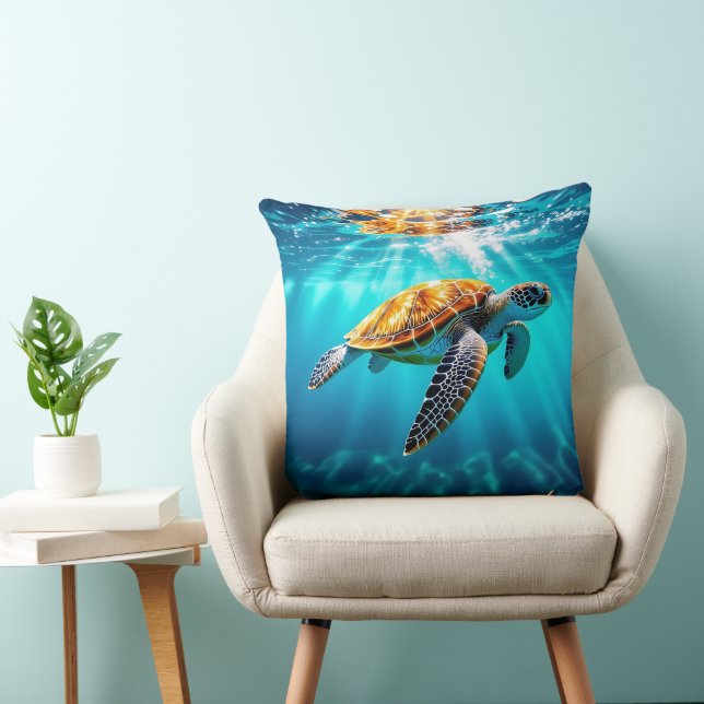 Stunning Green Sea Turtle in Sunlit Ocean Waters Kudde (Stol)