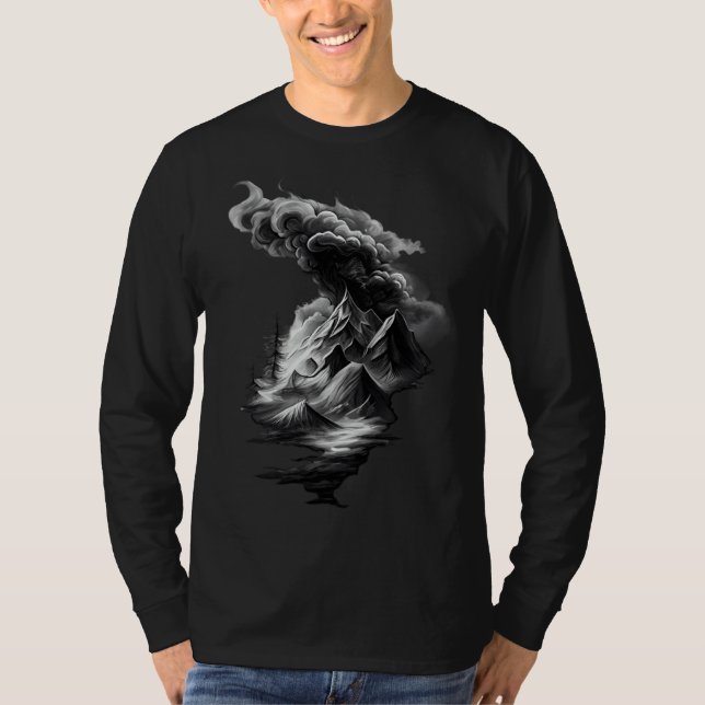 Stunning Mountain and Cloud in Black and White T Shirt (Framsida)