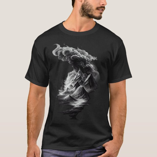 Stunning Mountain and Cloud in Black and White T Shirt (Framsida)