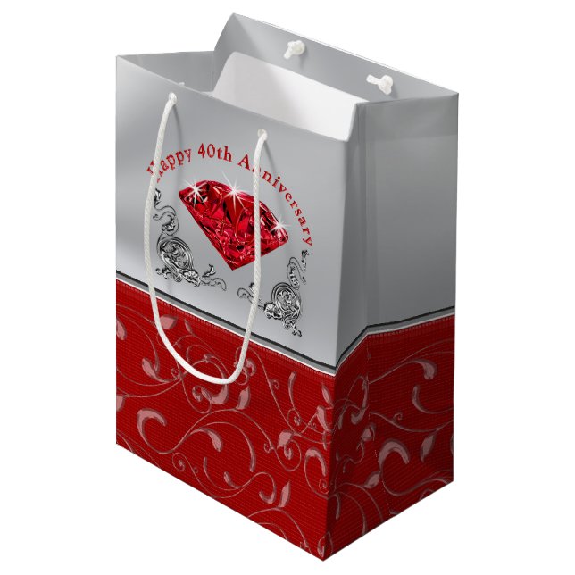 Stunning Ruby 40-årsjubileum Gift Bags (Framsidan Vinklad)