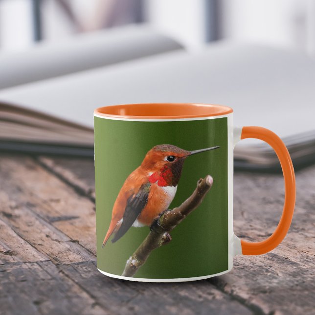Stunning Rufous Hummingbird på Cherry Gren Mugg (Stunning Rufous Hummingbird on Branch 11 oz Coffee Mug Cover Photo.)