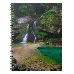 Stunning vattenfall Virje, Slovenien Poster Anteckningsbok