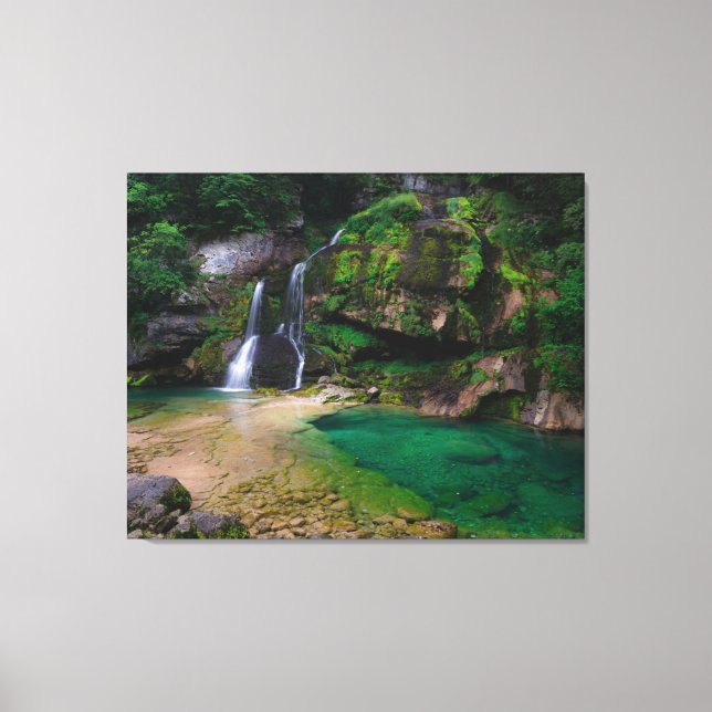 Stunning vattenfall Virje, Slovenien Poster Canvastryck (Framsida)