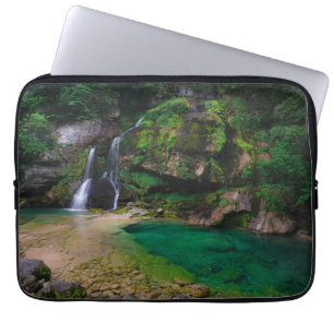 Stunning vattenfall Virje, Slovenien Poster Laptop Fodral