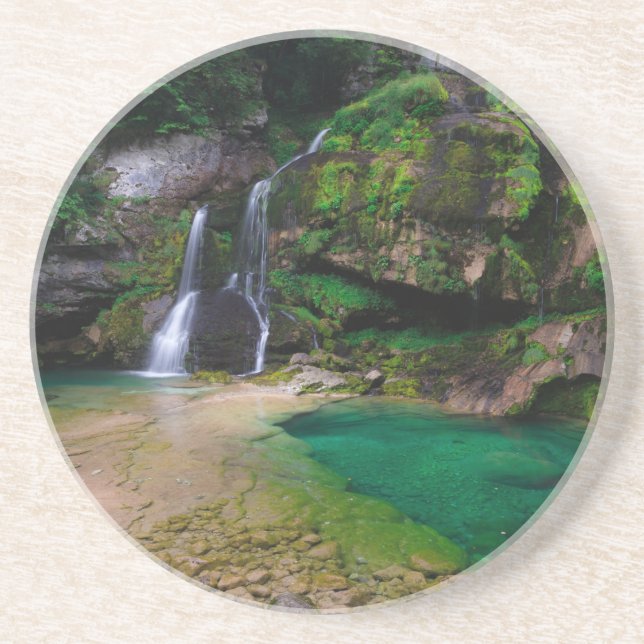 Stunning vattenfall Virje, Slovenien Poster Underlägg (Framsidan)