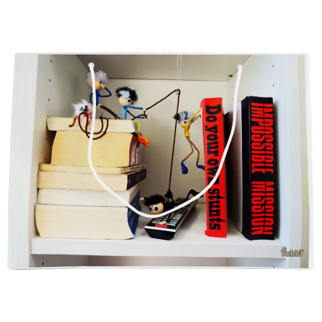 Stunt Fubby's Tom Cruise naspelen. (Framsidan)