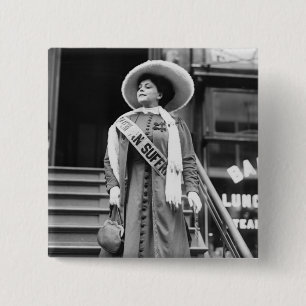 Stylin'Suffragette, 1908 Knapp