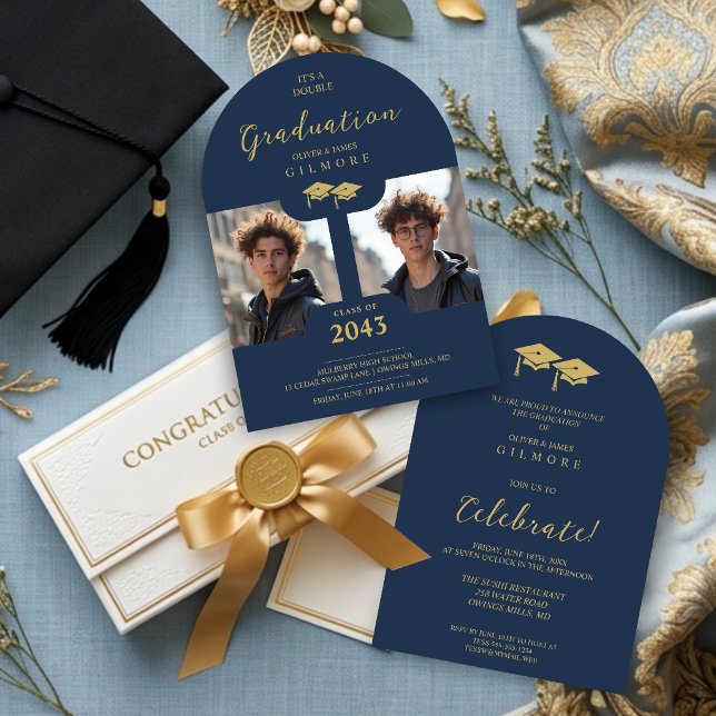 Stylish 2-Photo Twins Siblings Grad Gold TMF26 Inbjudningar (Chic 2-Photo Double Twins Graduation Fake Golden and Blue Whimsical Modern Calligraphy Invitation.)