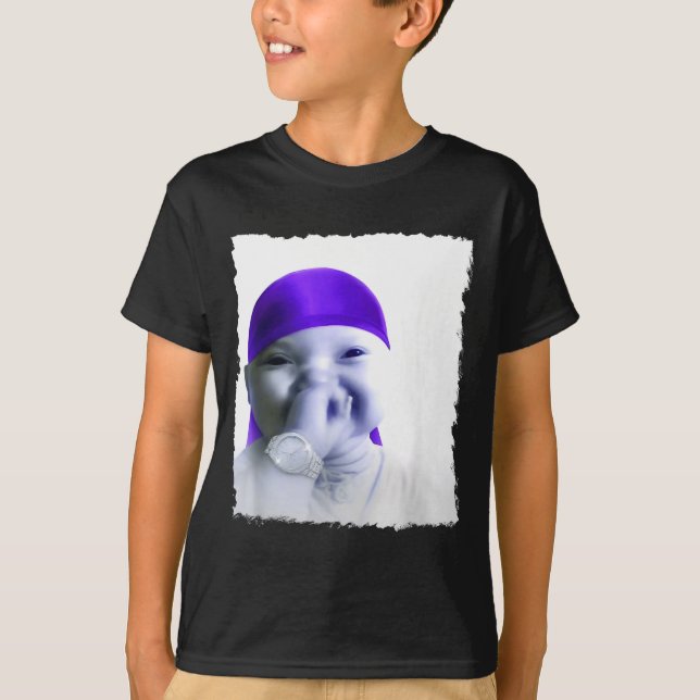 Stylish Ai Baby Holding Back Laugh Gigging Meme  T Shirt (Framsida)