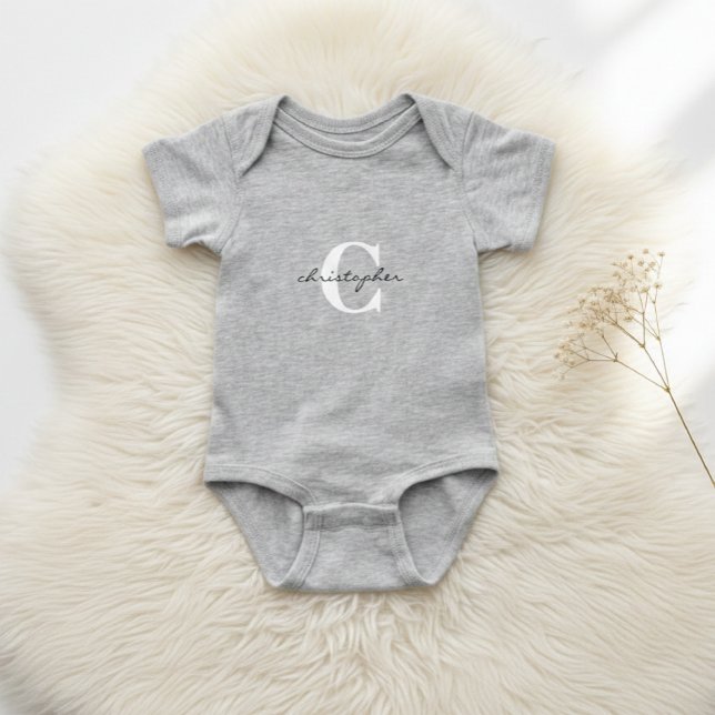 Stylish Personalized Initials Bodysuit - Trendy T Shirt (Skapare uppladdad)