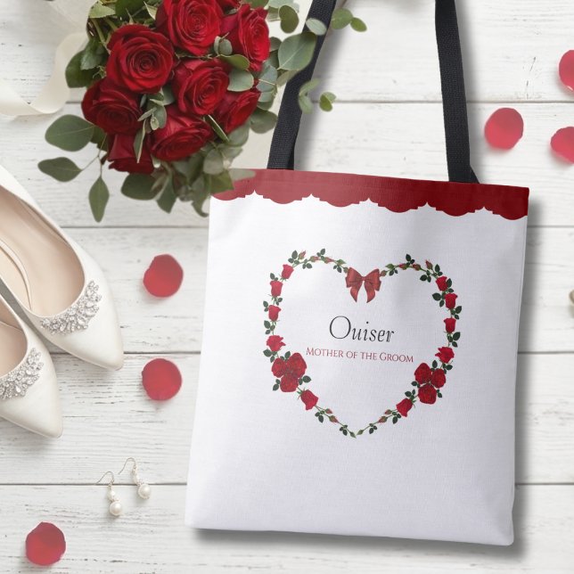 Stylish Red Roses Mother of Groom Gift Tygkasse (Welcome the Mother of the Groom with this timeless red rose heart memento.)