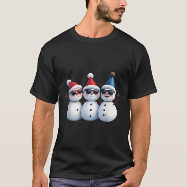 Stylish Snowmen In Winter Wonderland 3 Snowmen Fri T Shirt (Framsida)