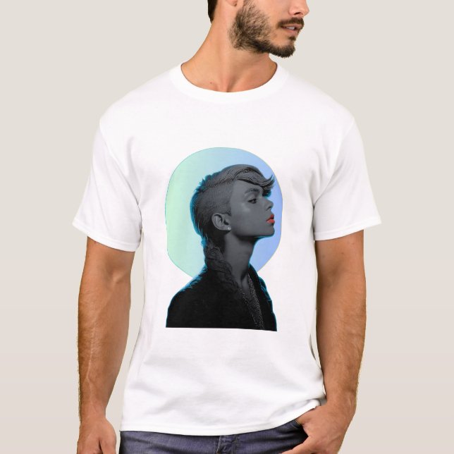 Stylish Woman in Monochromatic Portrait T Shirt (Framsida)