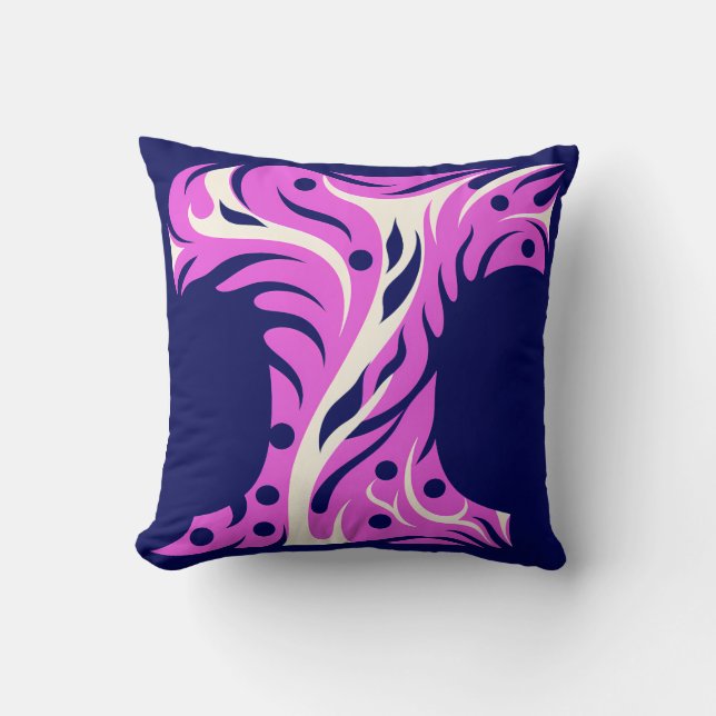 Stylized Letter T with Abstract Floral Design Kudde (Framsida)