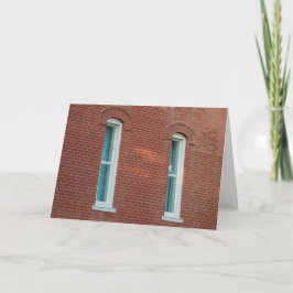 Styrda fönster på Red Brick Wall Kort