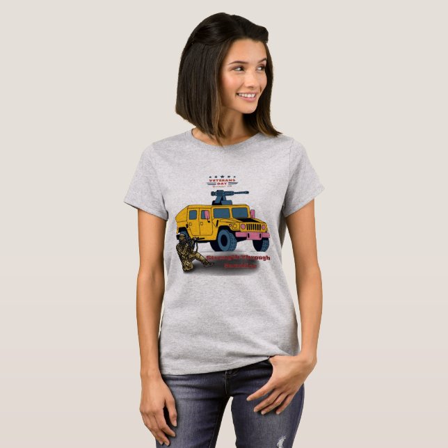 Styrka genom uppoffring grå t shirt (Hel framsida)