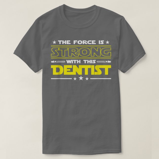 Styrkan är stark med det här tandläkarnas fantasti t shirt (Design framsida)