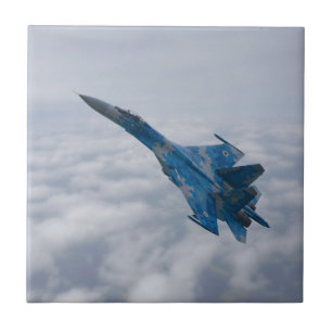 SU-27-flanker ovanför molnen Kakelplatta