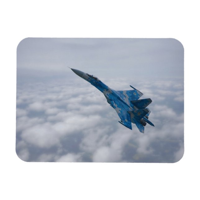 SU-27-flanker ovanför molnen Magnet (Horisontell)