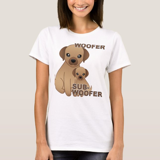 Sub-Woofer Hund Valp Rollig T-Shirt (Framsida)