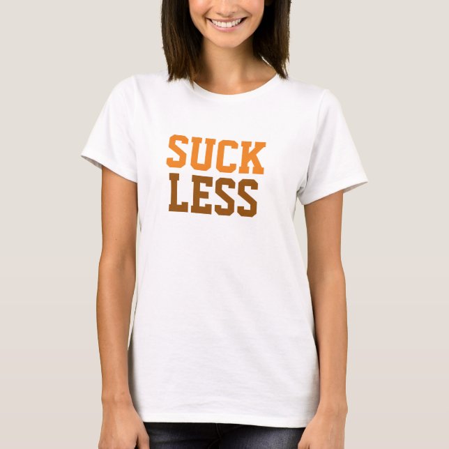 "Suck less" Skriv ut skirt, fina citattecken, Ord T Shirt (Framsida)