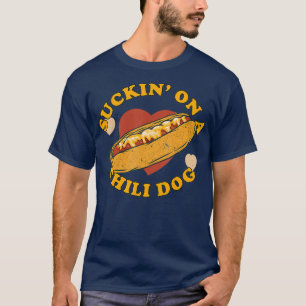 Suckin på en Chili Hund Foodie Funny T Shirt