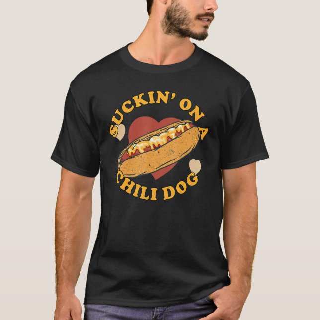 Suckin på en Chili Hund Foodie T Shirt (Framsida)