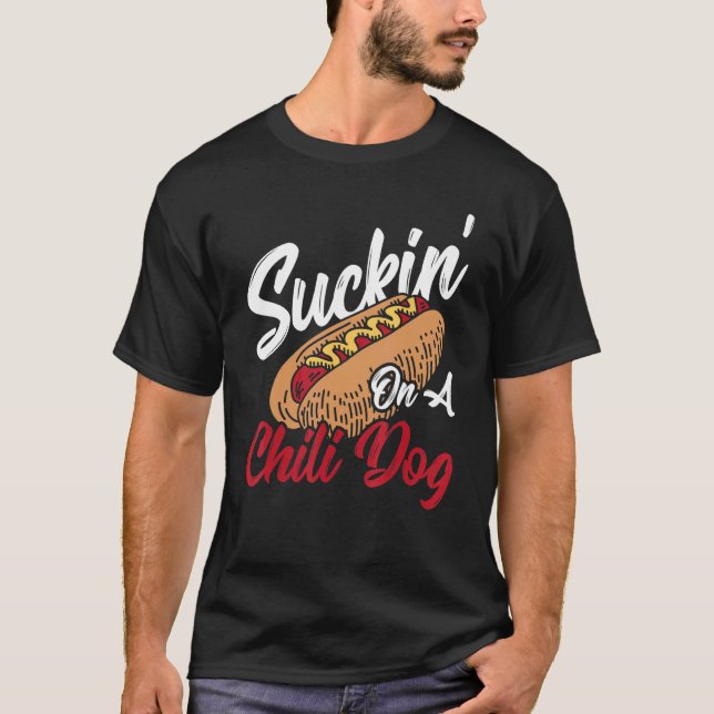 Suckin på en Chili Hund Hett Hund Chili T Shirt (Framsida)