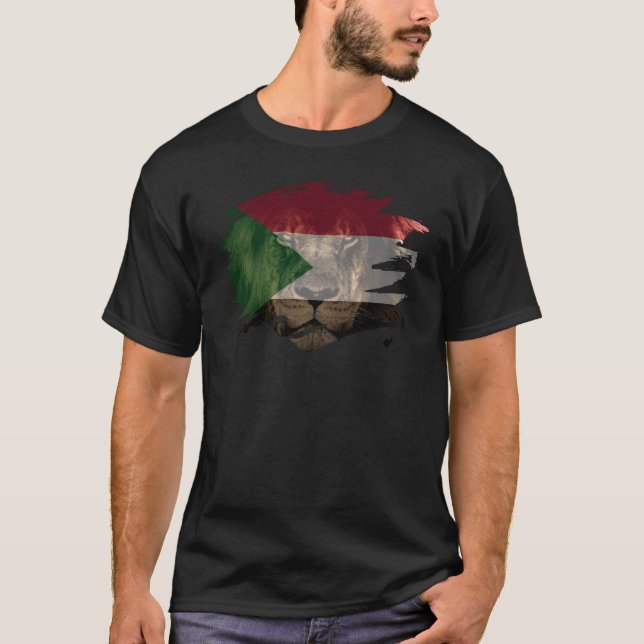Sudanesiska Sudan flagga & afrikansk lejon   bild T Shirt (Framsida)