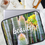 Suddiga gröna kaktusar saftig fotoskönhet skript laptop sleeve<br><div class="desc">Kaktusar trivs under de tuffaste ökenförhållanden. Dröm om soliga dagar och sommarträdgårdens skönhet när du använder detta fantastiska fotografi neopren fodral för bärbar dator. Detta fodral finns i tre storlekar: 15", 13", och 10". Gör en fin present till någon speciell! Du kan enkelt anpassa detta neopren fodral för bärbar dator...</div>