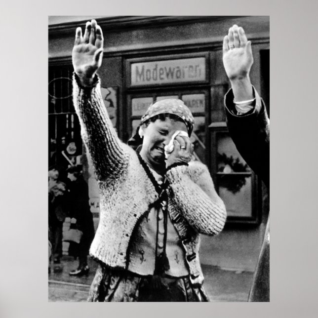 Sudetenland Woman Weeping från Nazi Invasion Poster (Framsidan)