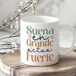 "Sueña en Grande Actúa Fuerte" Boho inspirational Kaffemugg<br><div class="desc">Bygga upp kraften i drömmar och beslutsamhet med "Sueña en Grande Actúa Fuerte" Boho inspirationskaffe Mugg. Det här fantastiska mugg har den inspirerande spanska frasen, som översätts till "Dream Big, Act Strong", som är vackert inställd mot en sund bohemisk bakgrund. Utformningen kombinerar varma, skarpa toner med berikande boho mönster, som...</div>
