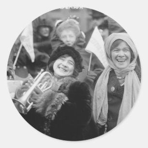 Suffragisterna Ro Sanderman och Elizabeth Freeman Runt Klistermärke