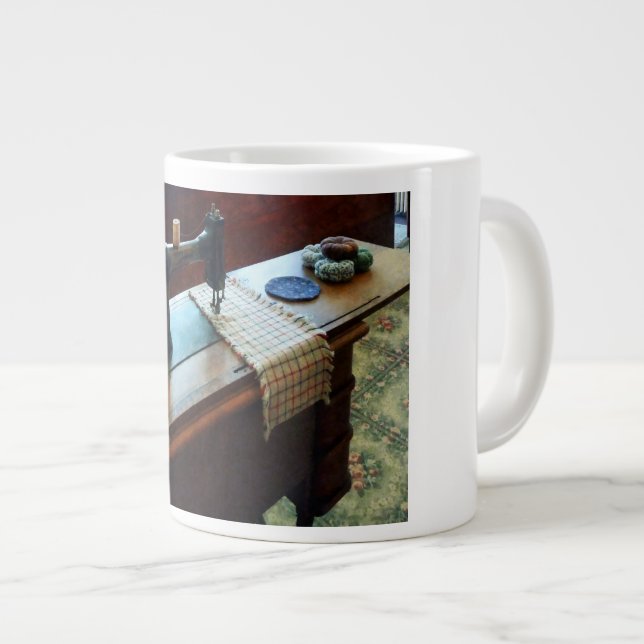 Suggor Maskin och Pincushions Jumbo Mugg (Framsida höger)