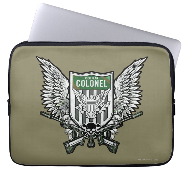 Suicide Squad | Rick Flagga Winged Vapensköld Tatt Laptop Sleeve (Framsidan)