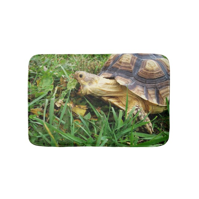 Sulcata Tortoise tar stor Bita av Dandelion Löv Badrumsmatta (Framsidan)