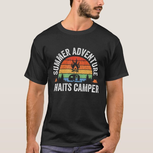 Summer Adventure Awaits Camper T Shirt (Framsida)