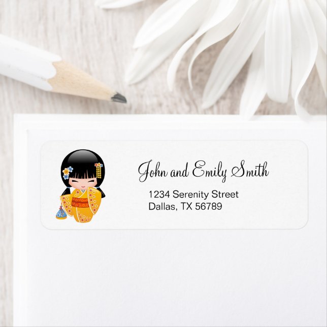 Summer Kokeshi Doll - Gult Kimono Geisha Girl Returadress Etikett (Insitu)
